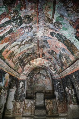 KAYSERI, TURKIYE - 09 Ağustos 2025: Soganli Vadisi 'ndeki Kabatas Kilisesi' nde Freskolar
