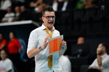 ISTANBUL, TURKIYE - 22 Ekim 2025: Eczacibasi Dynavit Türk Sultanlar Ligi 'nde vakıfın teknik direktörü Giovanni Guidetti, Eczacibasi Spor Salonu' nda oynanan karşılaşma