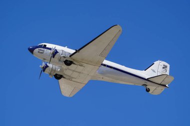 ESKISEHIR, TURKIYE - 20 Eylül 2025: Douglas DC-3A (2204) Sivrihisar SHG Hava Gösterisi