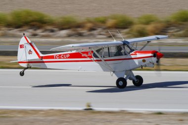 ESKISEHIR, TURKIYE - 21 Eylül 2025: Piper PA-18-135 Super Cub (18-7909145) Sivrisar SHG Hava Gösterisi