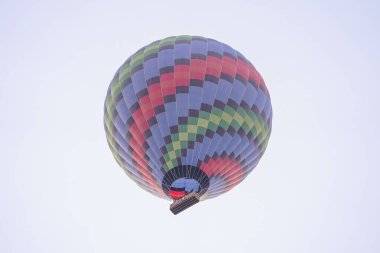 Nevsehir, Türkiye 'deki Kapadokya Vadisi üzerinde Sıcak Hava Balonu