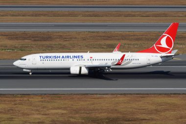 ISTANBUL, TURKIYE - 19 Temmuz 2025: Türk Havayolları Boeing 737-8F2 (40988) İstanbul Uluslararası Havaalanına indi