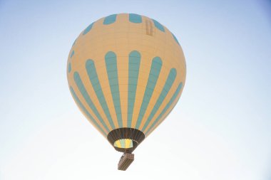 Nevsehir, Türkiye 'deki Kapadokya Vadisi üzerinde Sıcak Hava Balonu