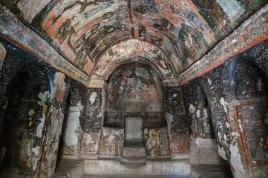 KAYSERI, TURKIYE - 09 Ağustos 2025: Soganli Vadisi 'ndeki Kabatas Kilisesi' nde Freskolar