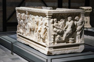 ADANA, TURKIYE - Kasım 09, 2025: Adana Müzesinde lahit