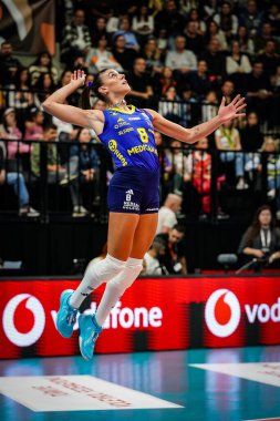 ISTANBUL, TURKIYE - 16 Kasım 2025: Eczacibasi Dynavit vs Fenerbahçe Türkiye Sultanlar Ligi karşılaşmasında Alessia Orro görev yapıyor