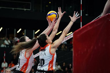 ISTANBUL, TURKIYE - 16 Kasım 2025: Eczacibasi Dynavit - Fenerbahçe Türk Sultanlar Ligi maçı sırasında Eczacibasi Spor Salonu