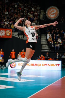 ISTANBUL, TURKIYE - 16 Kasım 2025: Ebrar Karakurt Eczacibasi Dynavit vs Fenerbahçe Türkiye Sultanlar Ligi karşılaşmasında Eczacibasi Spor Salonu 'nda görev yapıyor