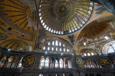 İSTANBUL, TÜRKİYE - 25 Ekim 2025: Sultanahmet İlçesi 'nde Ayasofya