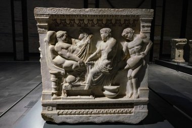 ADANA, TURKIYE - Kasım 09, 2025: Adana Müzesinde lahit