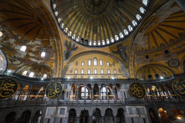 İSTANBUL, TÜRKİYE - 25 Ekim 2025: Sultanahmet İlçesi 'nde Ayasofya