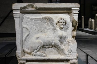 ADANA, TURKIYE - Kasım 09, 2025: Adana Müzesinde lahit