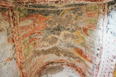 KAYSERI, TURKIYE - 09 Ağustos 2025: Soganli Vadisi 'ndeki Kubbeli Kubbeli Kubbesi Fresco, Kayseri, Türkiye