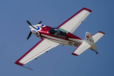 ESKISEHIR, TURKIYE - 21 Eylül 2025: Sivrihisar SHG Hava Gösterisinde Ekstra 300L (1290)