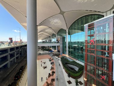 İSTANBUL, TURKIYE - 16 Ağustos 2025: İstanbul Havalimanı Terminal Binası