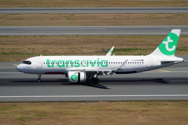 ISTANBUL, TURKIYE - 16 Ağustos 2025: Transavia Airlines Airbus A320-252N (12256) İstanbul Uluslararası Havaalanına indi