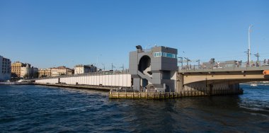 İstanbul 'daki Galata Köprüsü