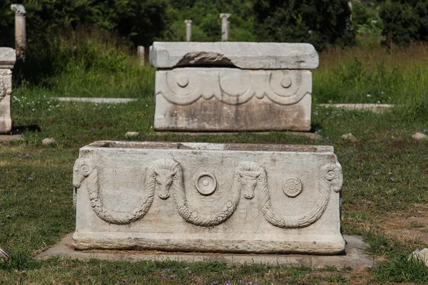 Sarcophagus ในเมืองโบราณของเอเฟซัส — ภาพถ่ายสต็อก