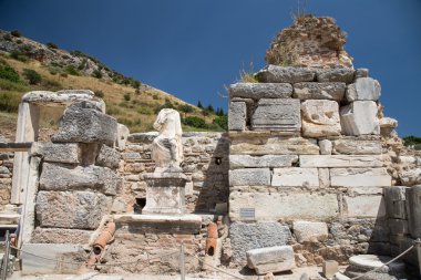 Efes Antik Kenti heykeli