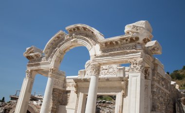 Efes Antik kenti olarak Hadrian tapınağı