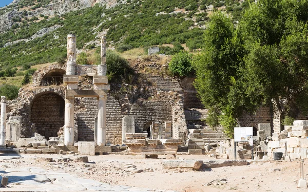 Tempel des Domitian in Ephesus antike Stadt — Stockfoto