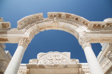 Efes Antik kenti olarak Hadrian tapınağı