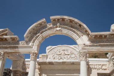 Efes Antik kenti olarak Hadrian tapınağı