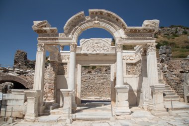 Efes Antik kenti olarak Hadrian tapınağı