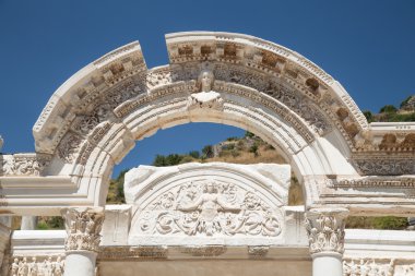 Efes Antik kenti olarak Hadrian tapınağı