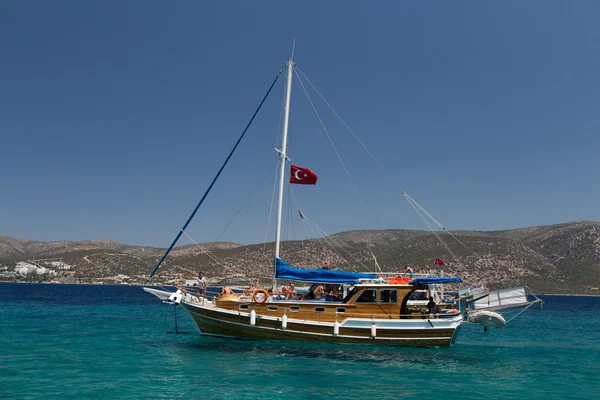 Beyaz yelkenli