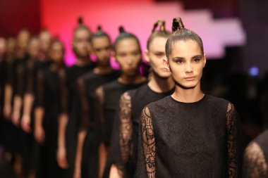 Adl Cengiz Abazoğlu Catwalk