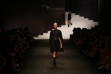 Adl Cengiz Abazoğlu Catwalk