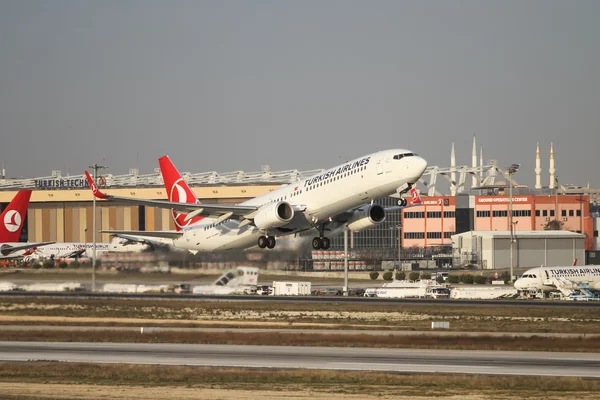 O avião está a descolar. — Fotografia de Stock