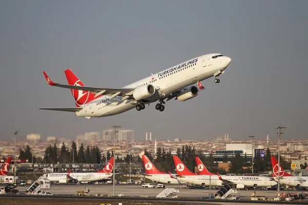 O avião está a descolar. — Fotografia de Stock