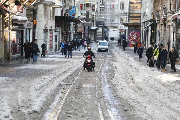 Istiklal Avenue in de Winter — Stockfoto