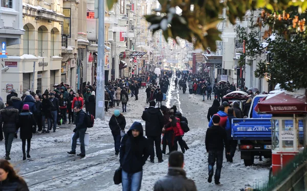 Istiklal Avenue in de Winter — Stockfoto
