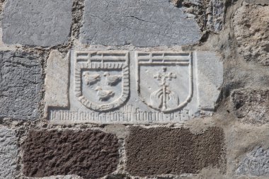Bodrum Kalesi içindeki şövalye simgeler