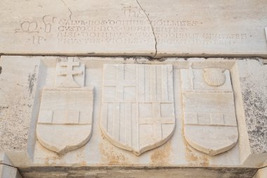 Bodrum Kalesi içindeki şövalye simgeler