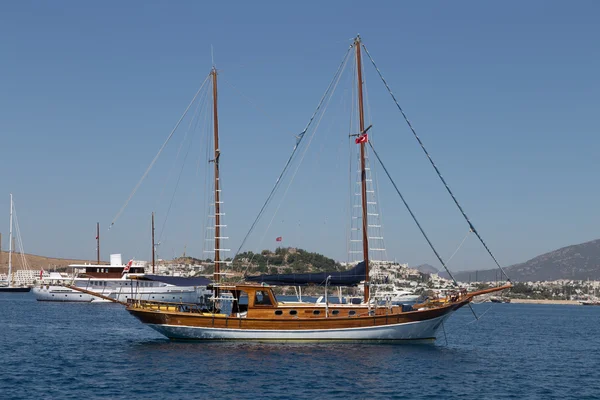 Zeilboot in Bodrum stad — Stockfoto