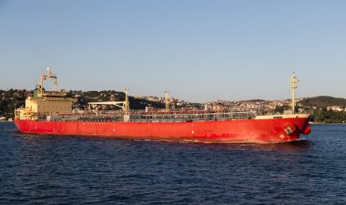 Turuncu Tanker gemisi boğaz içinde geçen