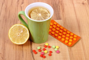 Hap ve limonlu için soğuk algınlığı, grip ve akıntısı tedavisi sıcak çay