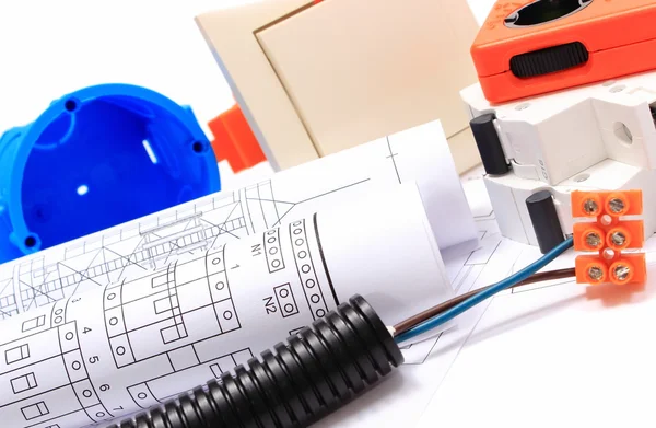 Componenti per impianti elettrici e rotoli di diagrammi — Foto Stock