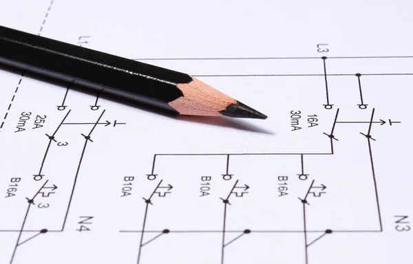 Lápis deitado em diagramas elétricos — Fotografia de Stock