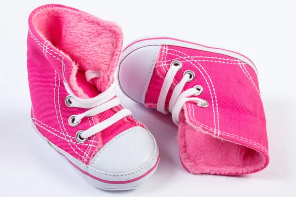 Coppia di scarpe bambino su sfondo bianco, in attesa per il bambino — Foto Stock