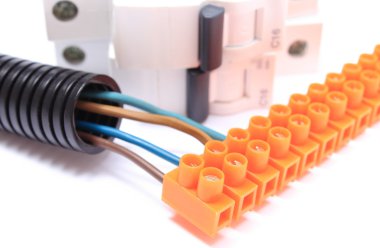 Oluklu boru, kablo bağlantı blok, elektrikli fünye ile