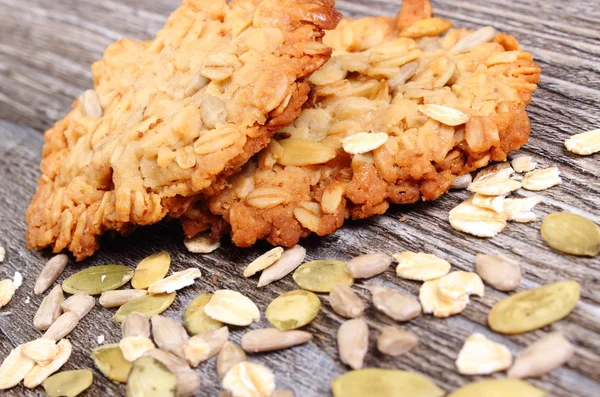 Oatmeal cookies on wooden background — Stock Photo, Image