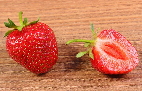 Fraise fraîche sur table en bois — Photo