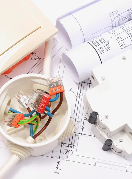 Components for electrical installations and construction diagrams — Stock Photo, Image