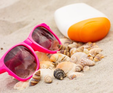 Mevsimlik kavramı, yığın kabukları, güneş gözlüğü ve güneş losyonu