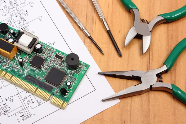 Desky s plošnými spoji. diagram elektroniky, technologie a přesné nástroje — Stock fotografie